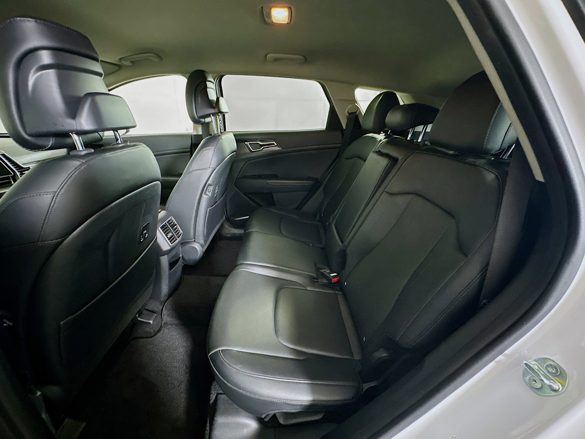 Used 2024 Kia Sportage EX image 29