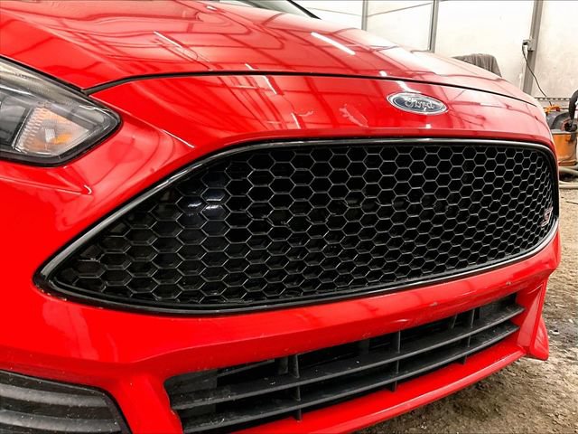 Used 2015 Ford Focus ST w/ Equipment Group 402A FWD image 29
