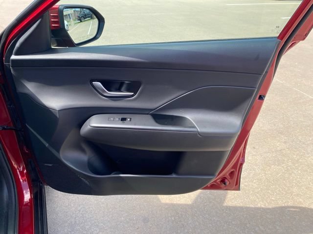 Used 2024 Hyundai Kona Limited AWD/4WD image 19