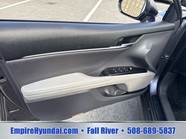 Used 2020 Toyota Camry XLE w/ Sunroof Package FWD image 16