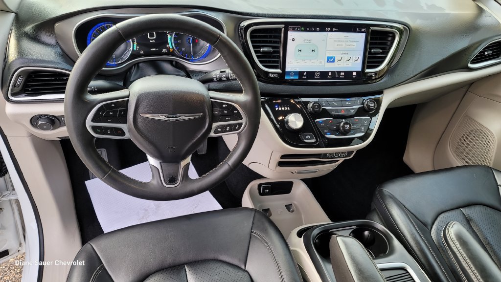 Used 2024 Chrysler Pacifica Touring-L FWD image 24