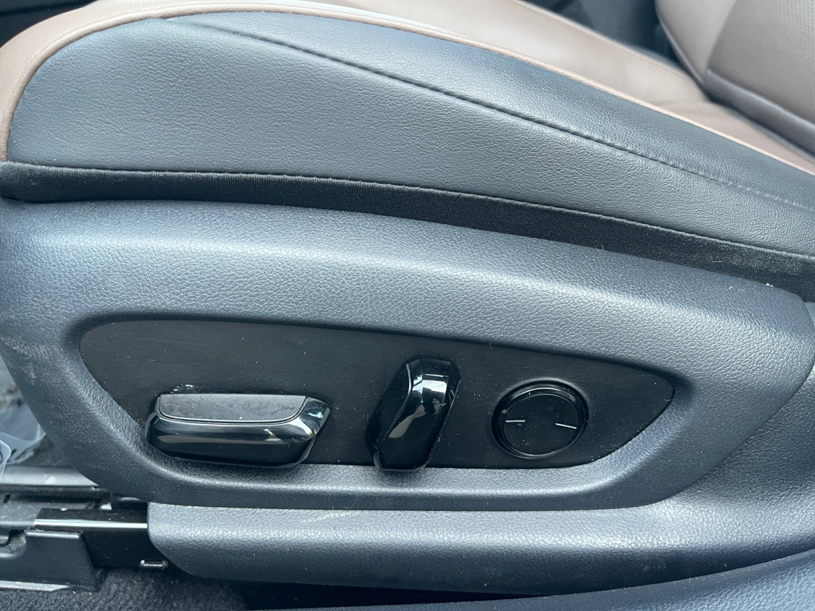 Used 2023 Lexus ES 300h w/ Premium Package image 21