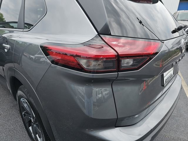 Used 2025 Nissan Rogue SV AWD/4WD image 36