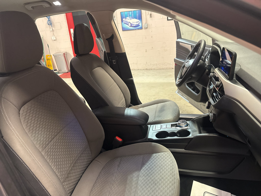 Used 2022 Ford Escape SE w/ Convenience Package FWD image 22