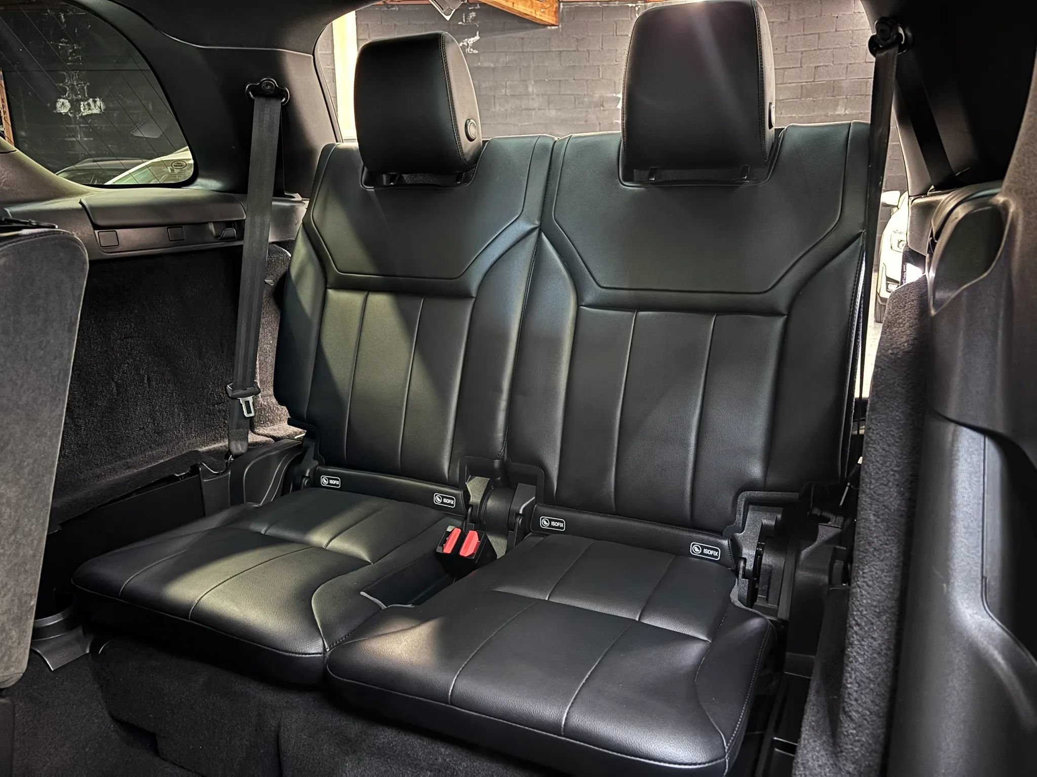 Used 2018 Land Rover Discovery HSE AWD/4WD image 22