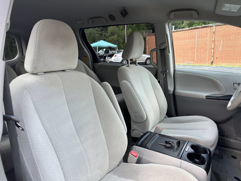 Used 2014 Toyota Sienna LE FWD image 20