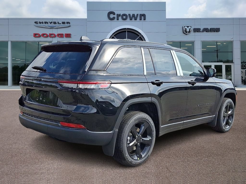 New 2025 Jeep Grand Cherokee Altitude AWD/4WD image 4