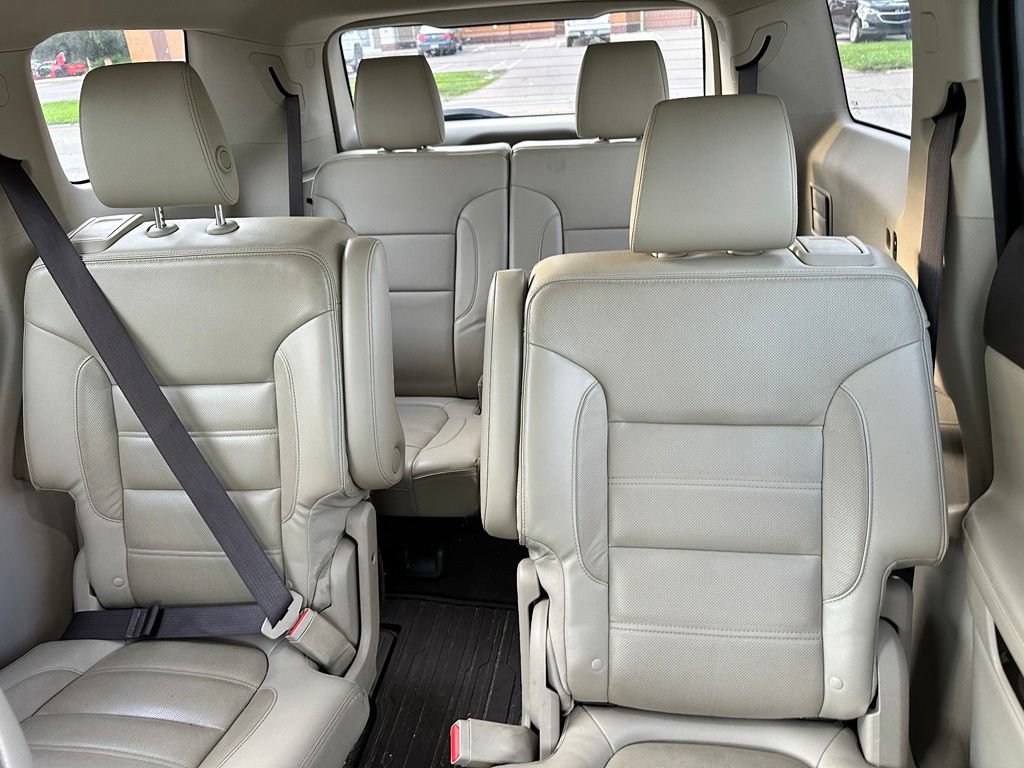 Used 2017 GMC Acadia Denali w/ Technology Package FWD image 10