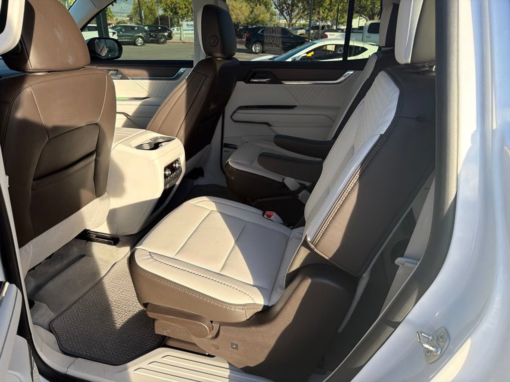 Certified 2024 GMC Acadia Denali w/ Super Cruise Package AWD/4WD image 8