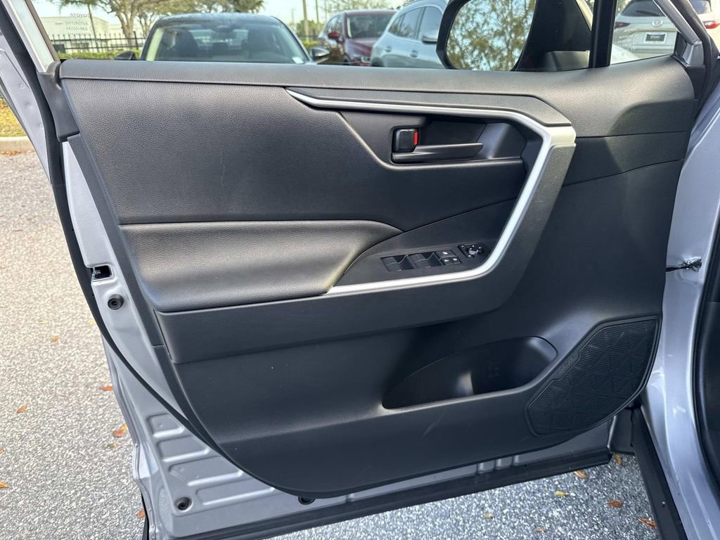 Used 2025 Toyota RAV4 LE image 22
