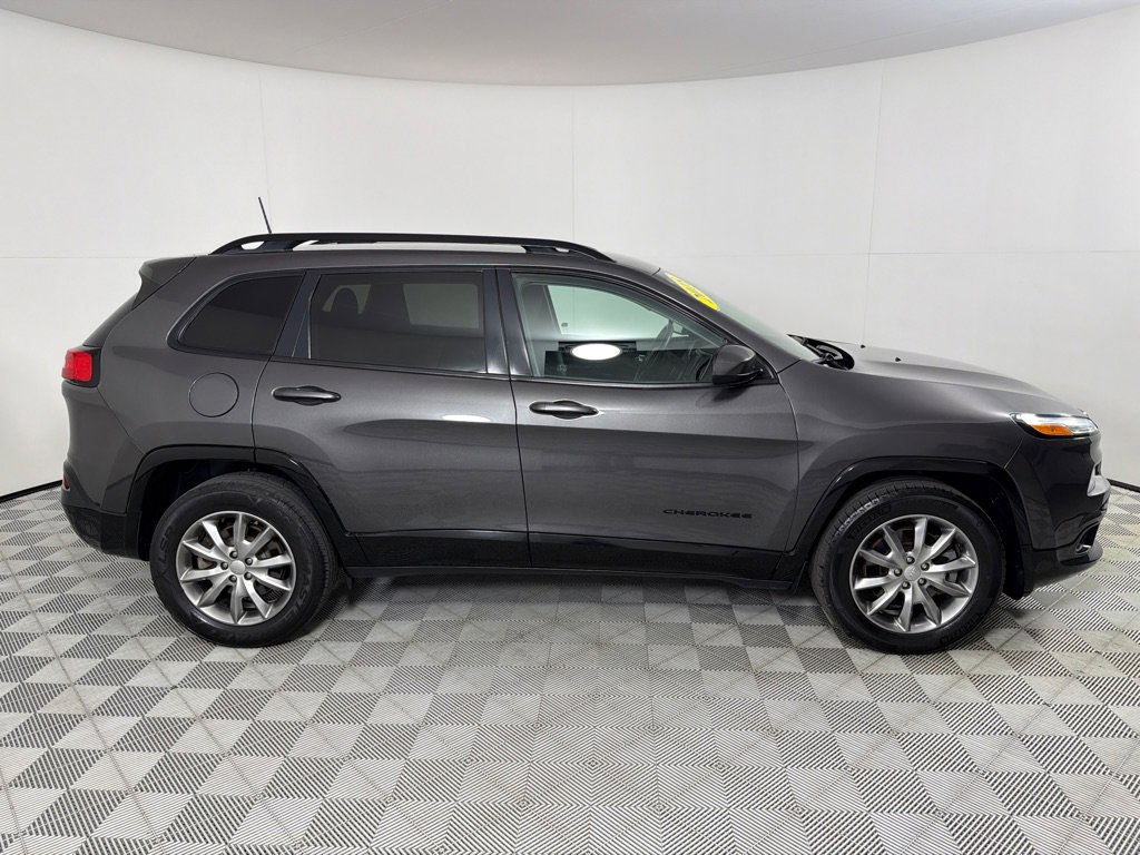 Used 2018 Jeep Cherokee Latitude image 4