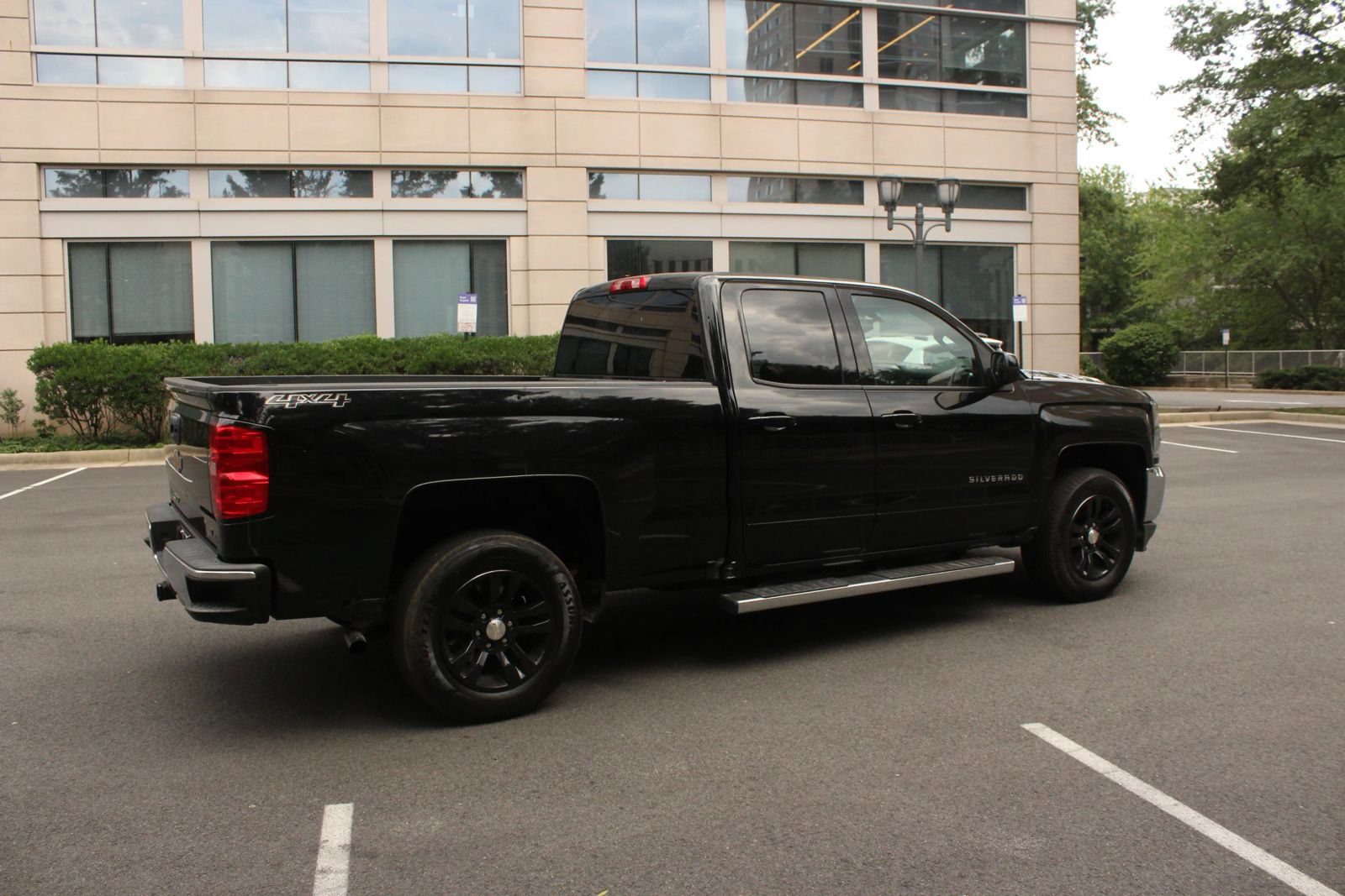 Used 2018 Chevrolet Silverado 1500 LT w/ All Star Edition AWD/4WD image 7