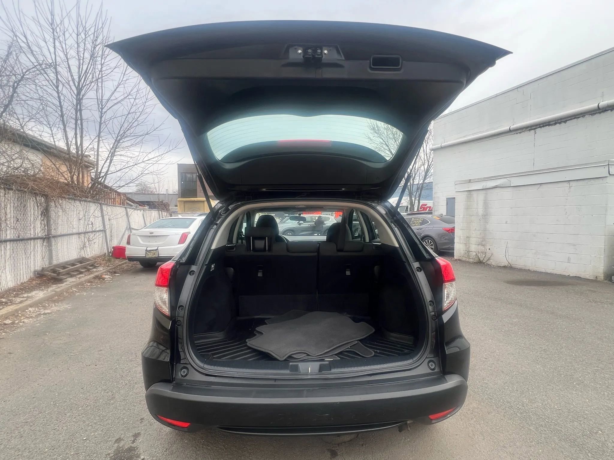 Used 2020 Honda HR-V LX image 9