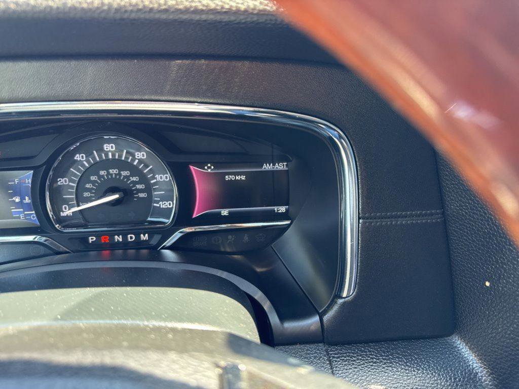 Used 2016 Lincoln Navigator Select image 17