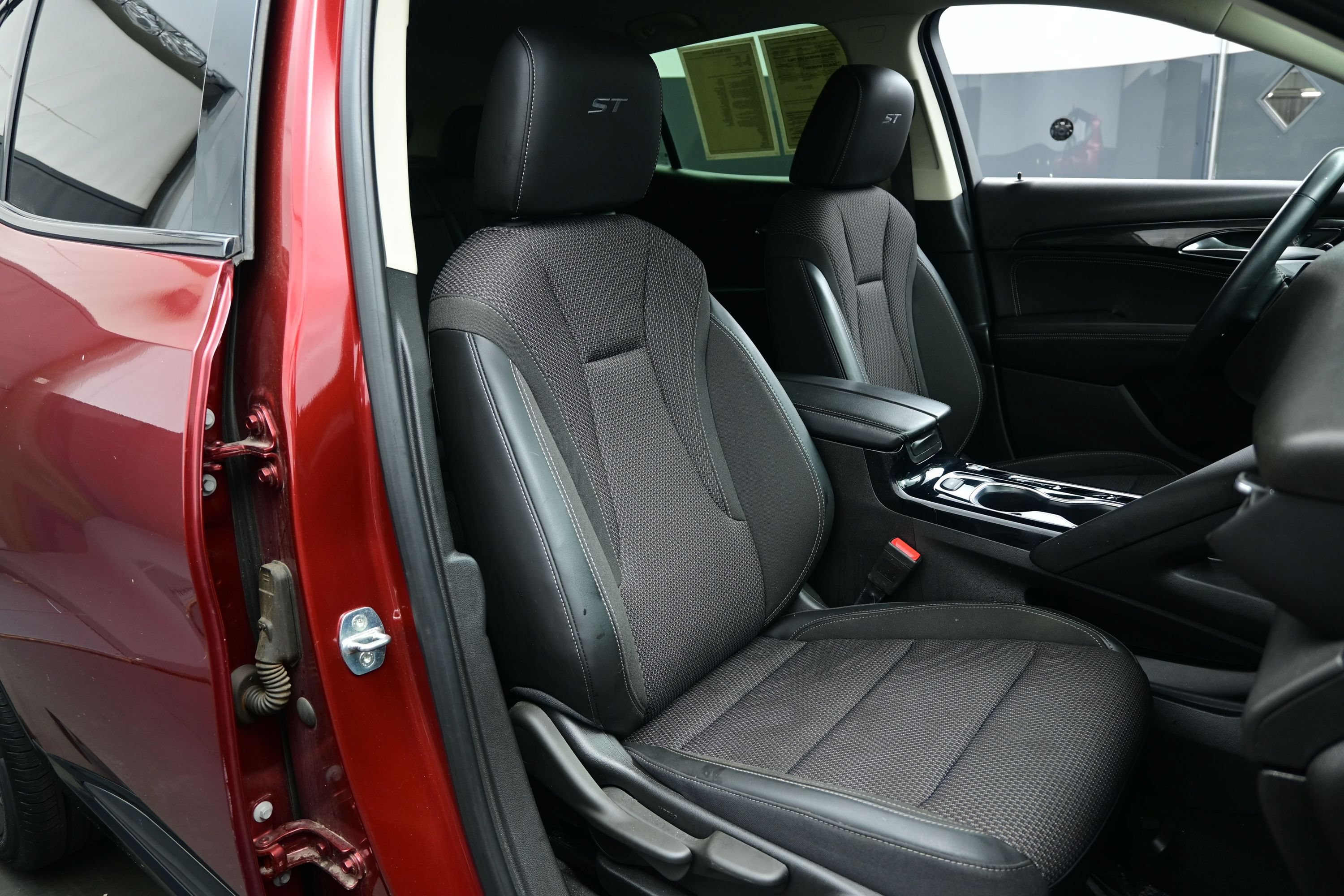 Used 2023 Buick Envision Preferred w/ Sport Touring Package AWD/4WD image 14