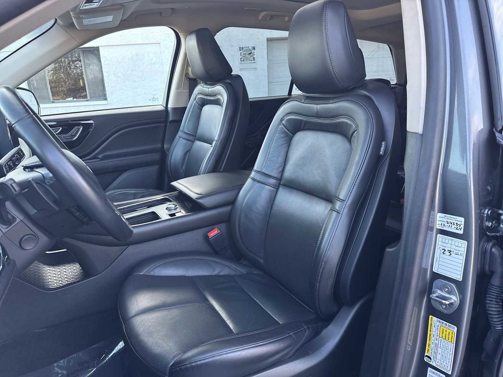 Used 2023 Lincoln Aviator Reserve AWD/4WD image 15