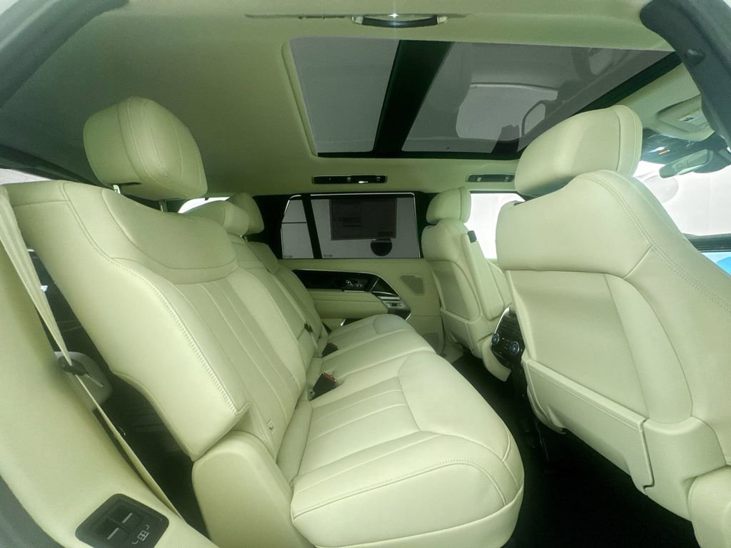 New 2026 Land Rover Range Rover Long Wheelbase SE image 26