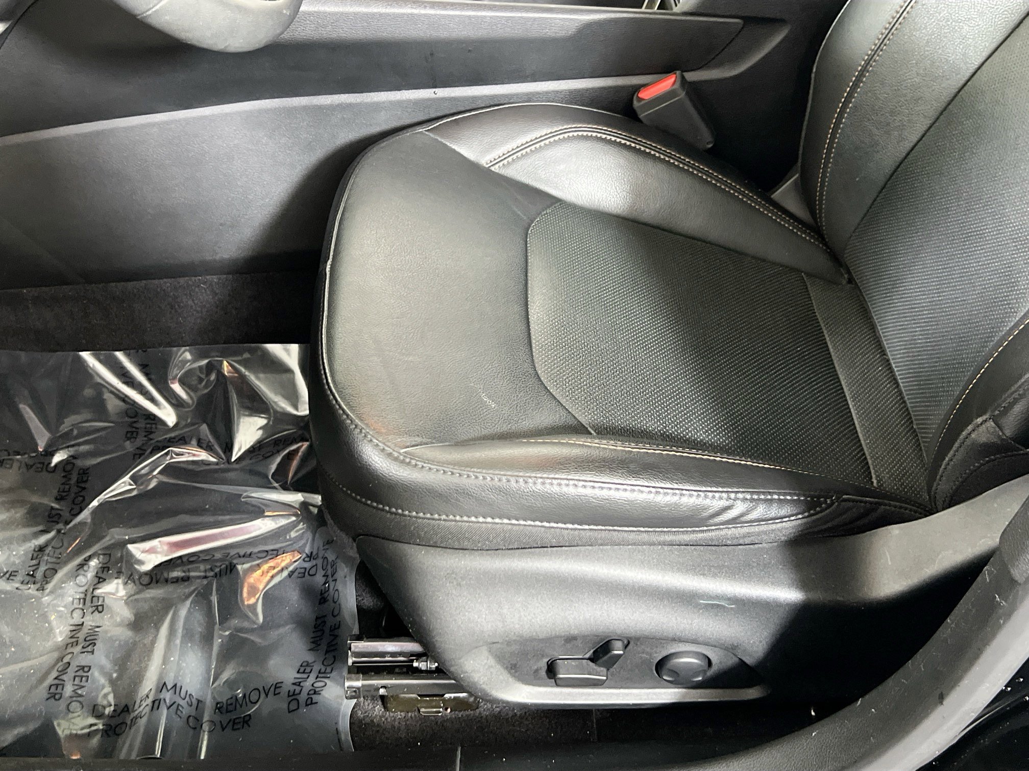 Used 2023 Jeep Compass Latitude w/ Sun and Sound Group AWD/4WD image 19