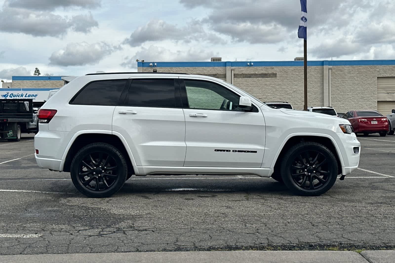 Used 2018 Jeep Grand Cherokee Altitude image 8