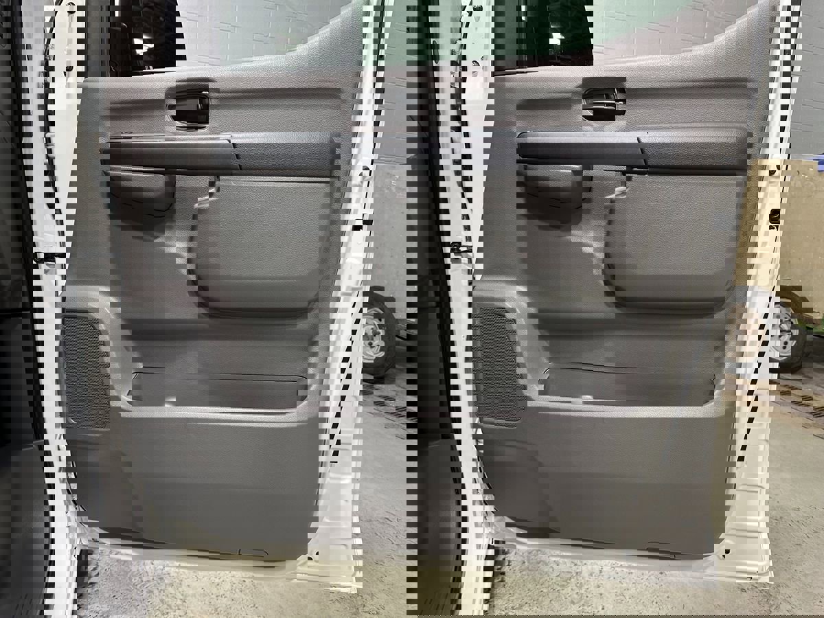 Used 2021 Nissan NV 2500 S image 11