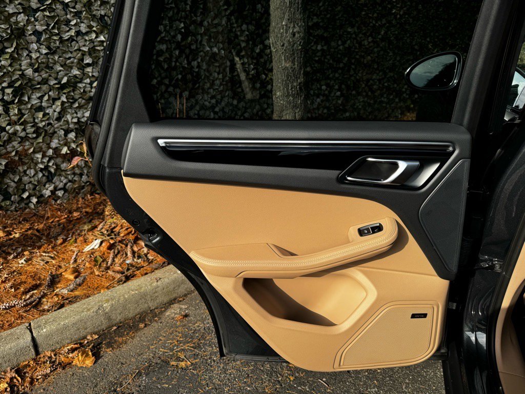Used 2024 Porsche Macan image 18