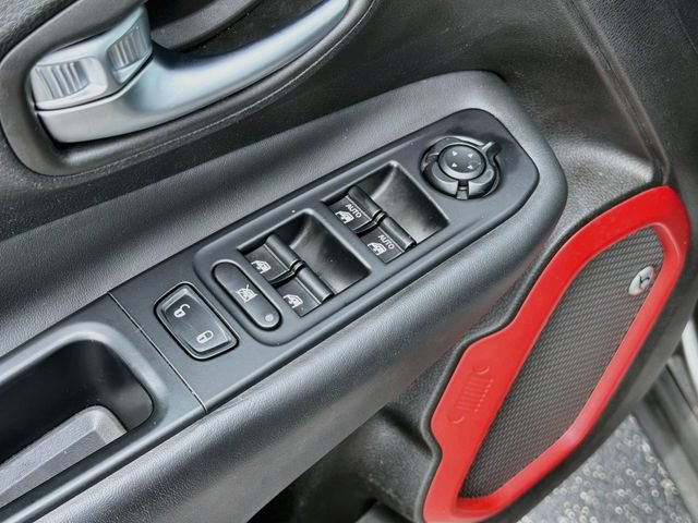 Used 2017 Jeep Renegade Trailhawk w/ Premium Trailhawk Package AWD/4WD image 18