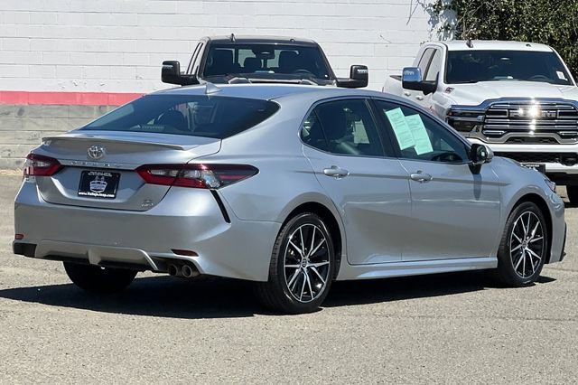 Used 2024 Toyota Camry SE w/ Cold Weather Package image 5