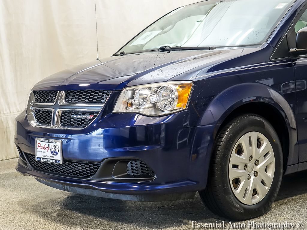 Used 2017 Dodge Grand Caravan SE FWD image 3