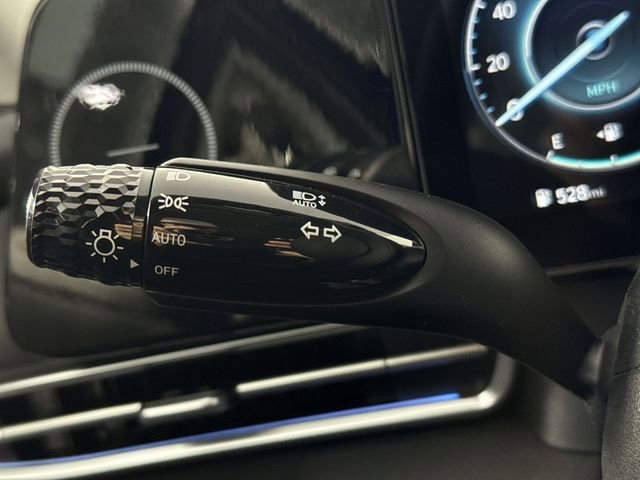 Used 2025 Hyundai Elantra Limited FWD image 34