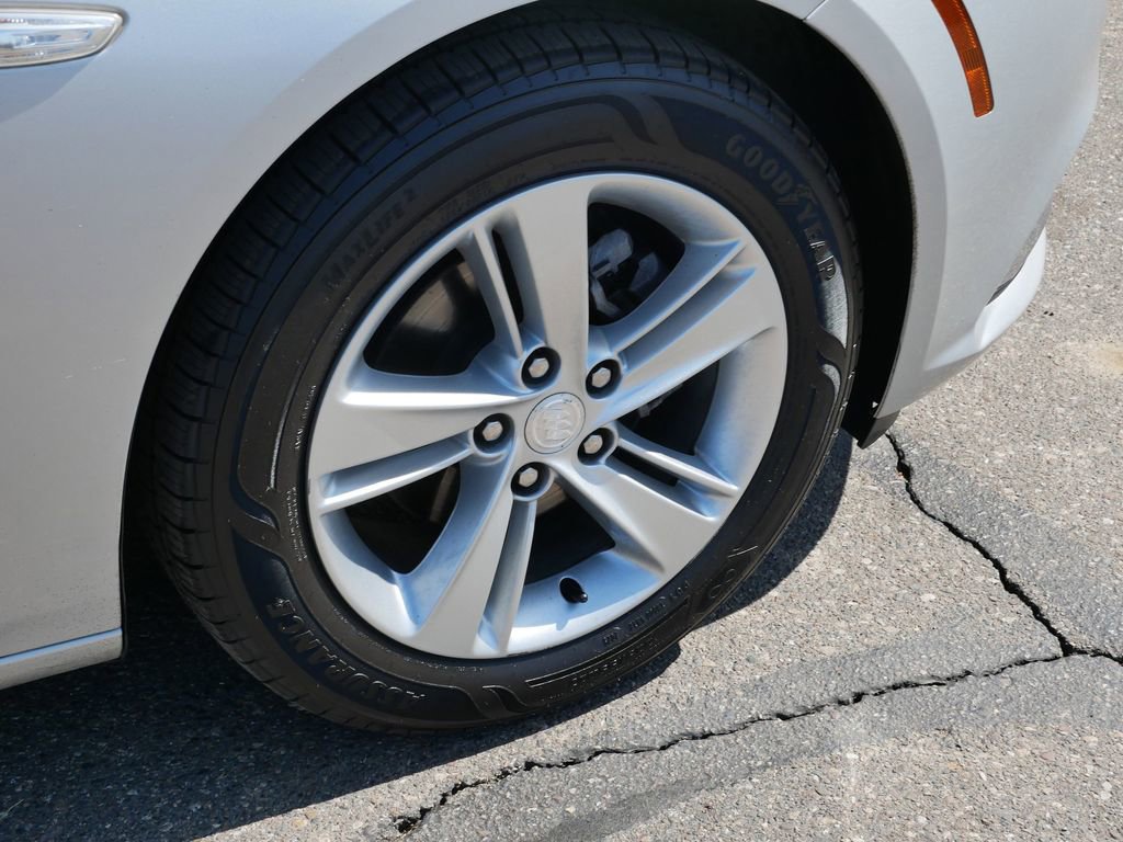 Used 2018 Buick Regal Preferred image 9