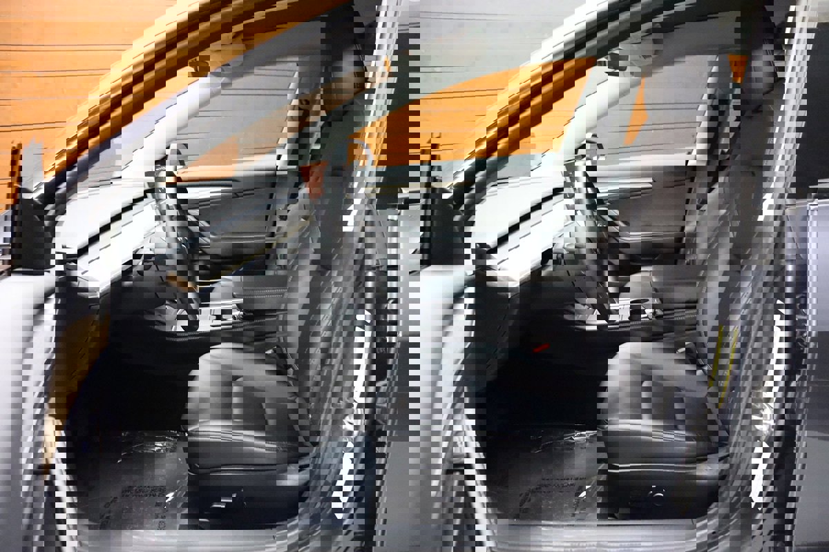 Used 2023 Tesla Model 3 Standard Range image 38