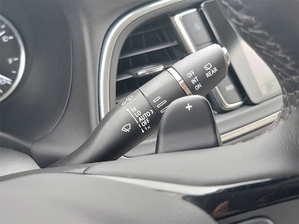 Used 2023 Buick Enclave Avenir w/ Avenir Technology Package image 38