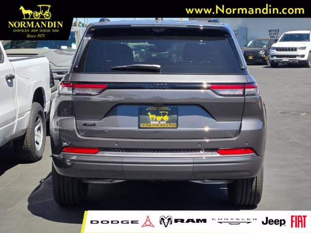 New 2026 Jeep Grand Cherokee Limited AWD/4WD image 4