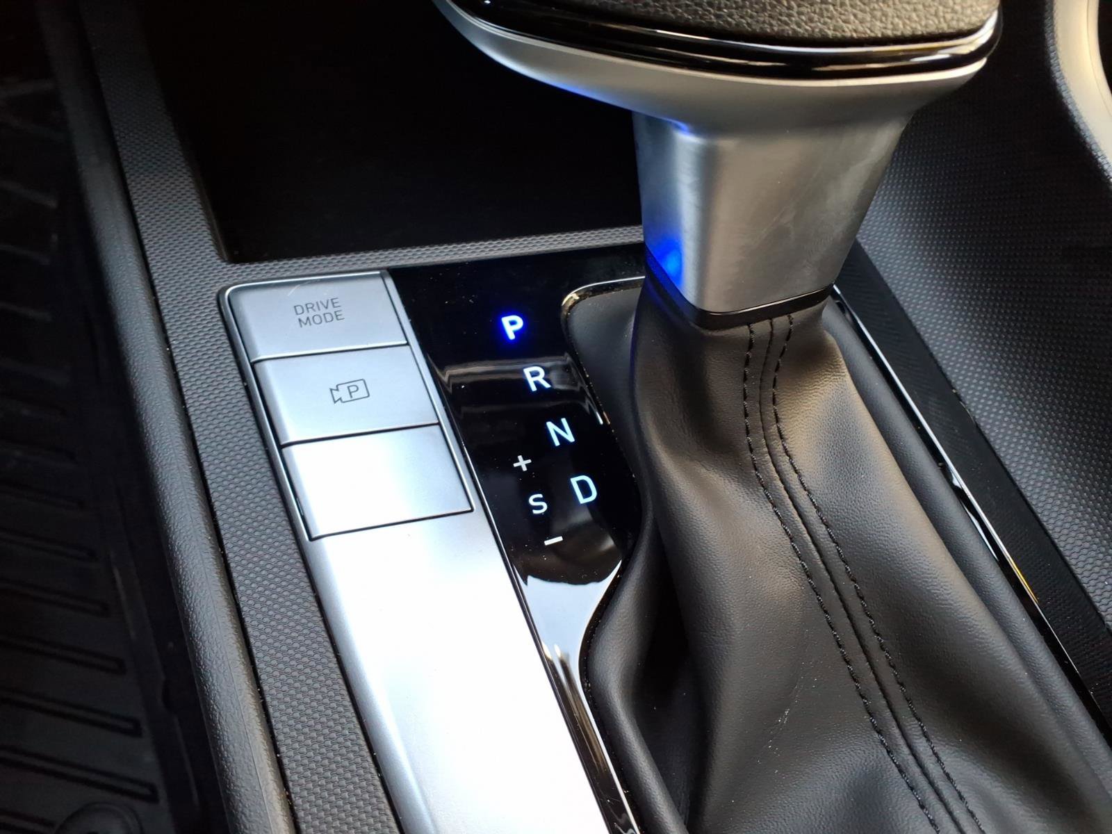 Used 2024 Hyundai Elantra SEL image 24