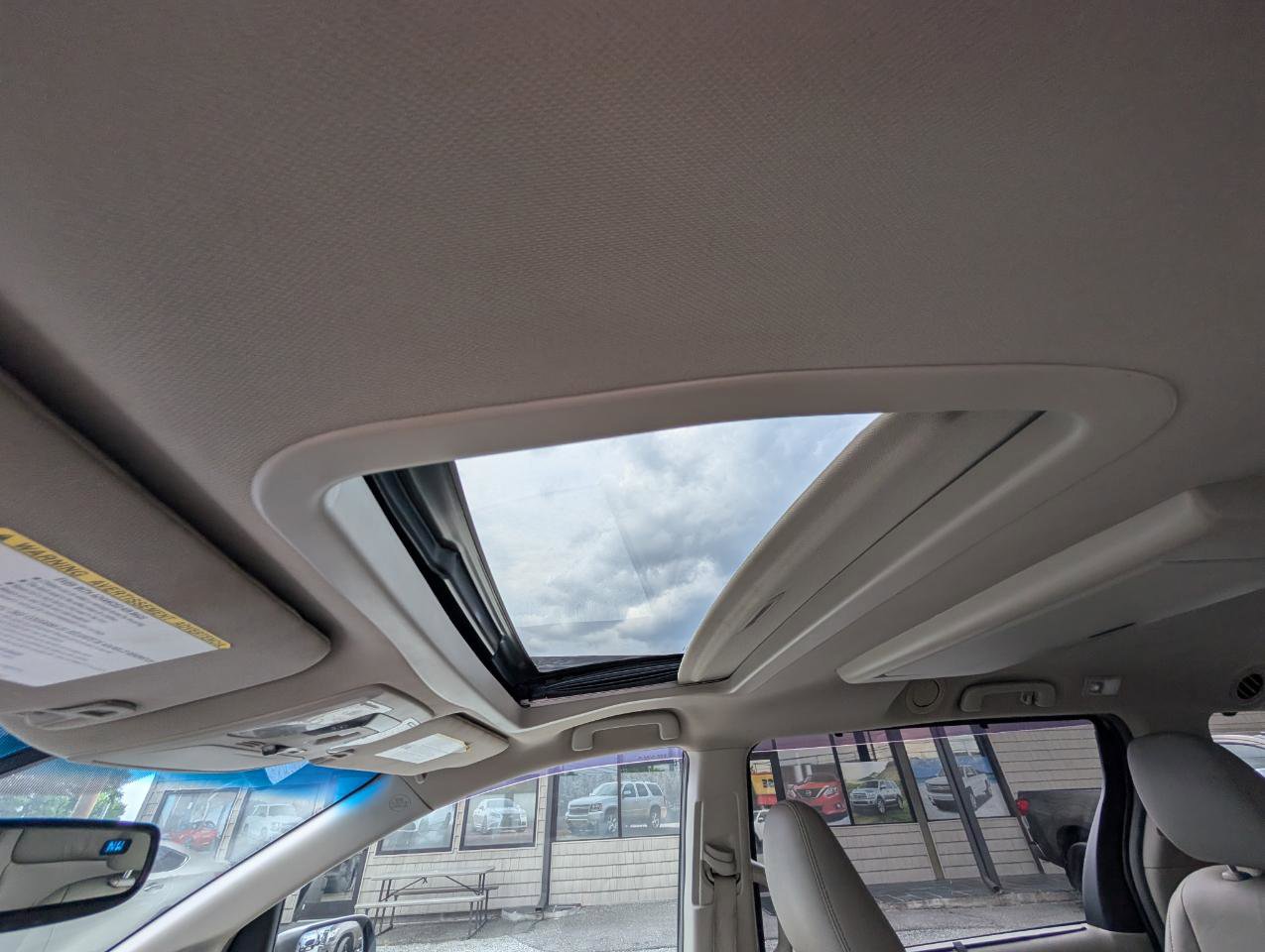 Used 2015 Toyota Sienna XLE Premium FWD image 18