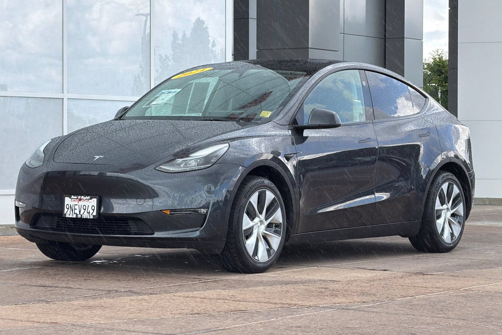 Used 2024 Tesla Model Y Long Range AWD/4WD image 8