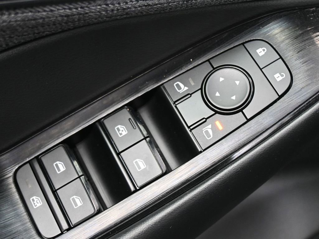 Used 2023 Nissan Rogue S image 4