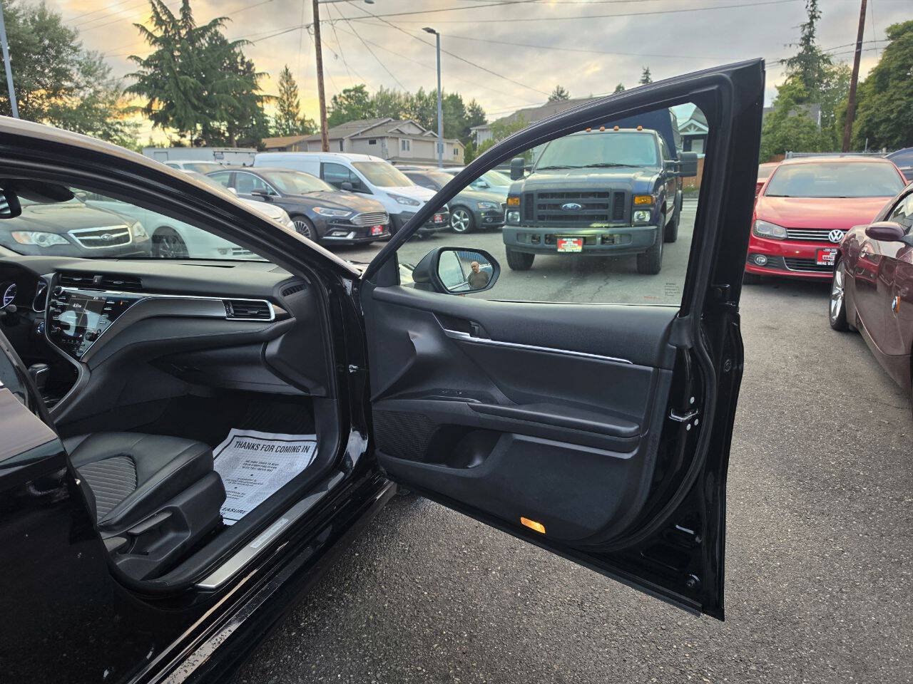 Used 2018 Toyota Camry SE FWD image 10