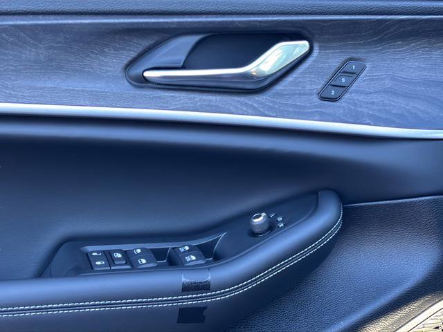 New 2025 Jeep Grand Cherokee L Limited w/ Luxury Tech Group II image 17