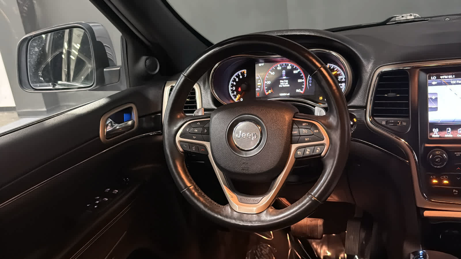 Used 2014 Jeep Grand Cherokee Limited w/ Luxury Group II AWD/4WD image 24