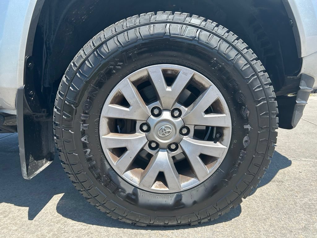 Used 2019 Toyota Tacoma SR5 AWD/4WD image 32