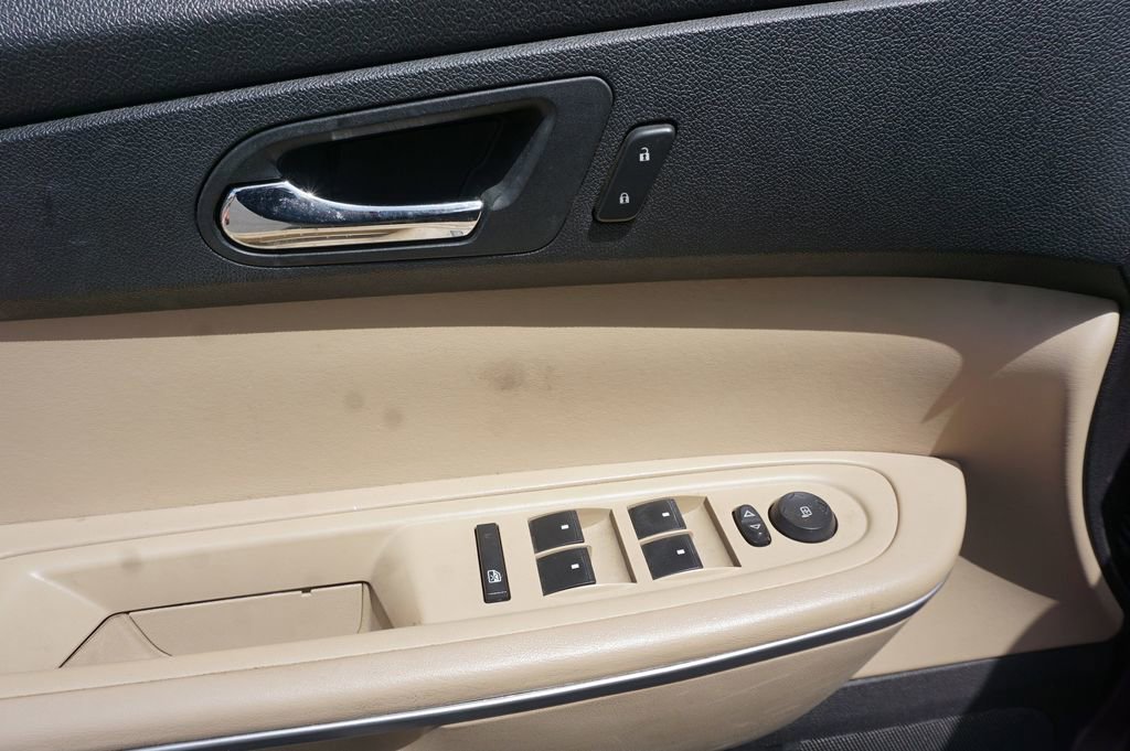 Used 2010 GMC Acadia SLT FWD image 3