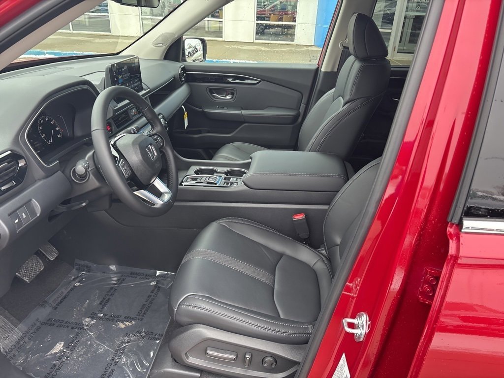 New 2025 Honda Pilot Touring image 23
