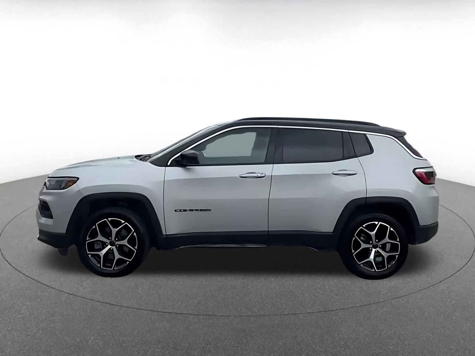 Used 2025 Jeep Compass Trailhawk image 9