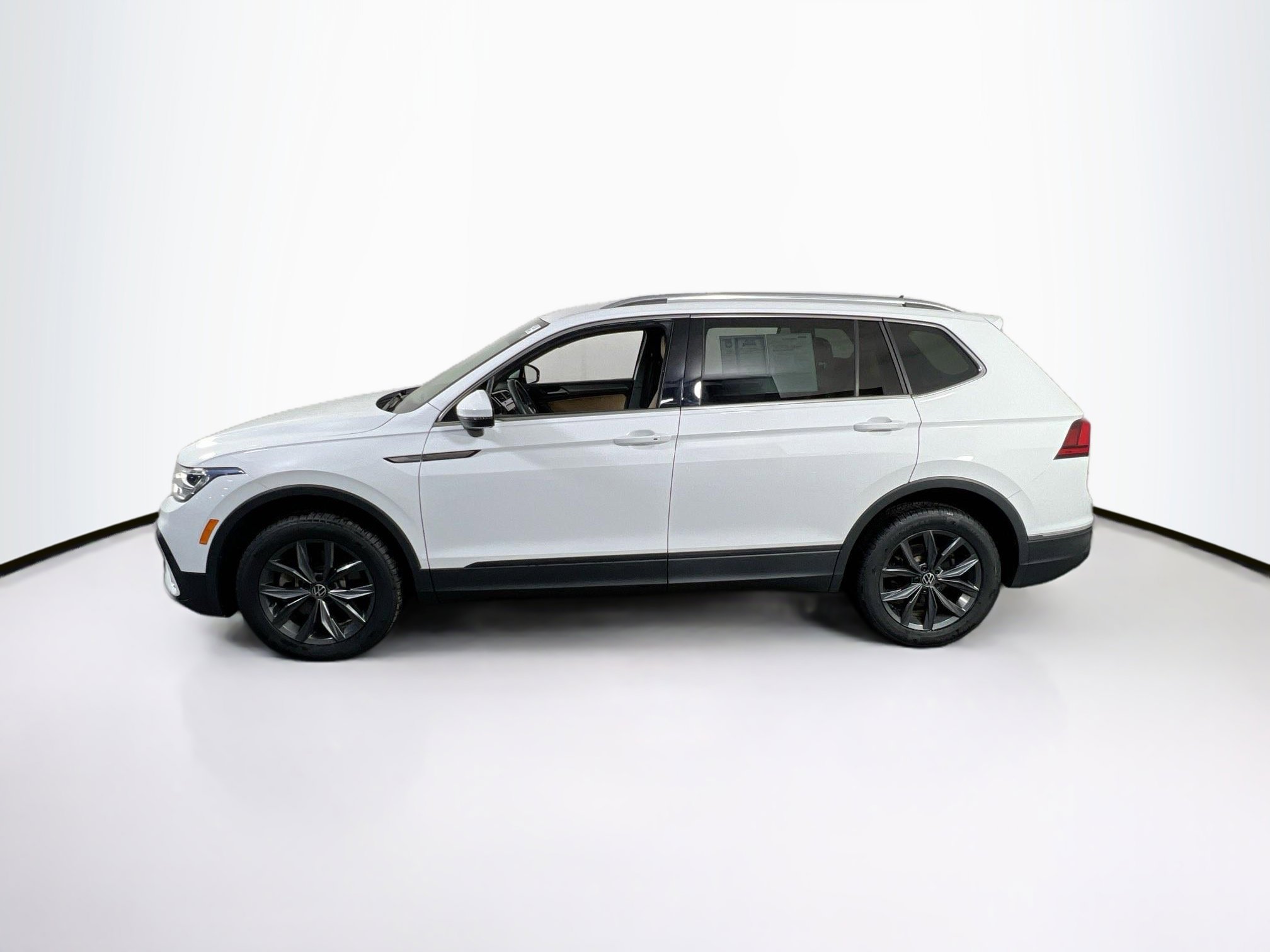 Used 2022 Volkswagen Tiguan SE AWD/4WD image 8