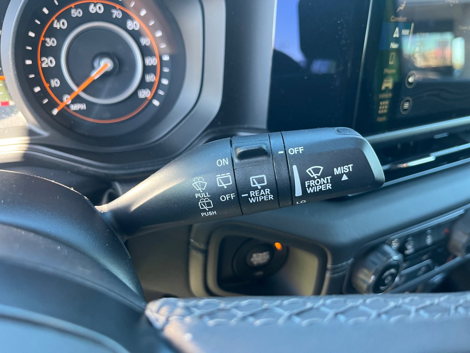 Used 2025 Jeep Wrangler Unlimited Rubicon w/ Technology Group image 11