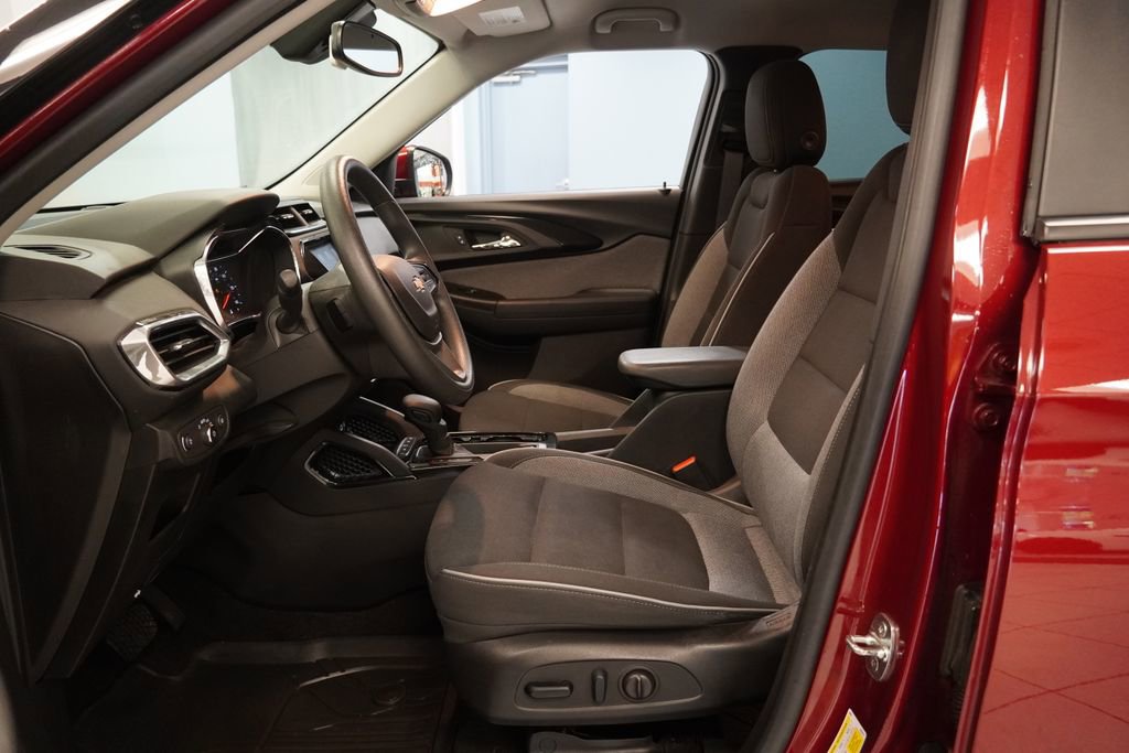 Used 2023 Chevrolet TrailBlazer LT w/ Convenience Package FWD image 5