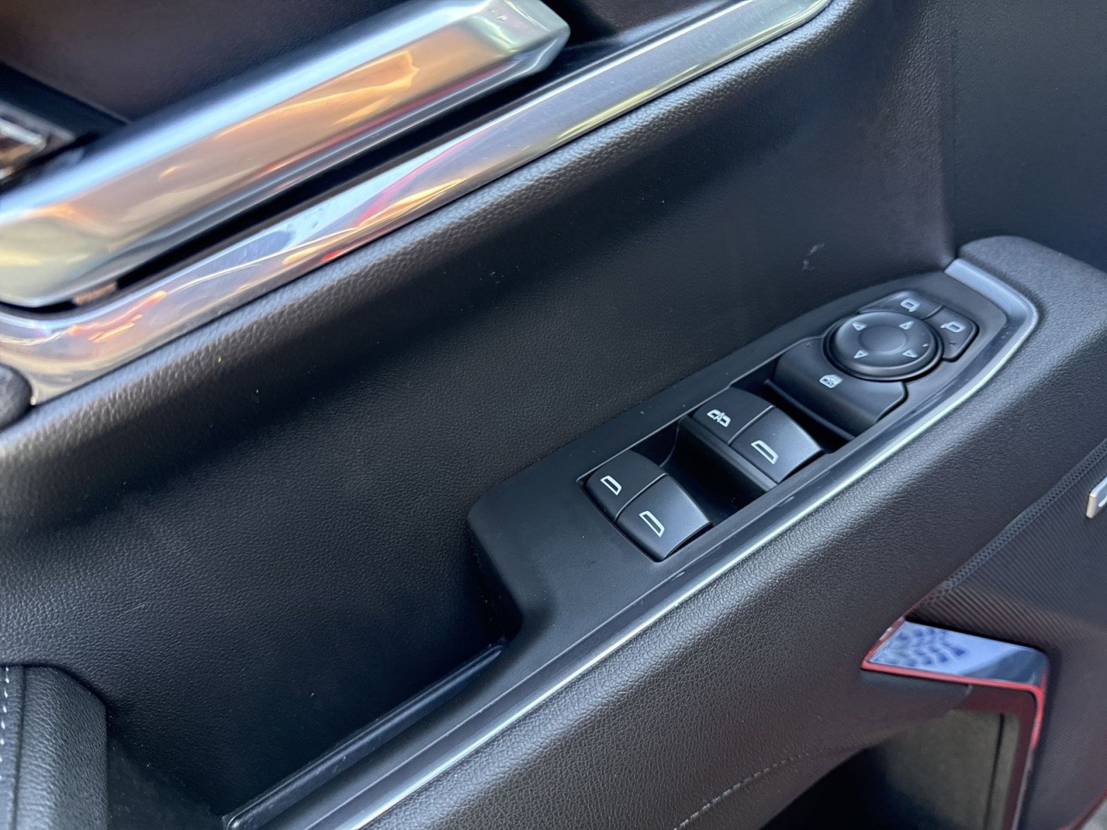 Used 2025 GMC Sierra 1500 Elevation image 15