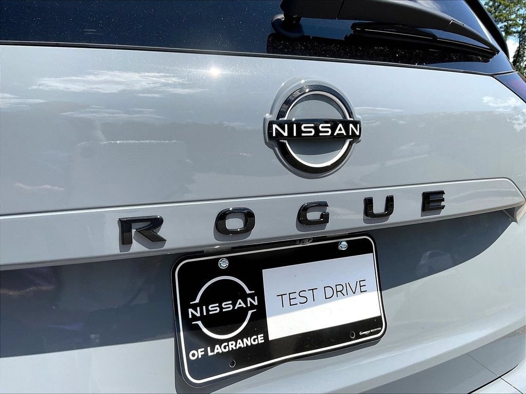 New 2026 Nissan Rogue Dark Armor FWD image 9
