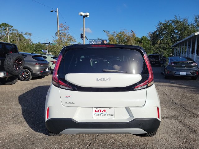 Used 2024 Kia Soul LX w/ LX Technology Package FWD image 8